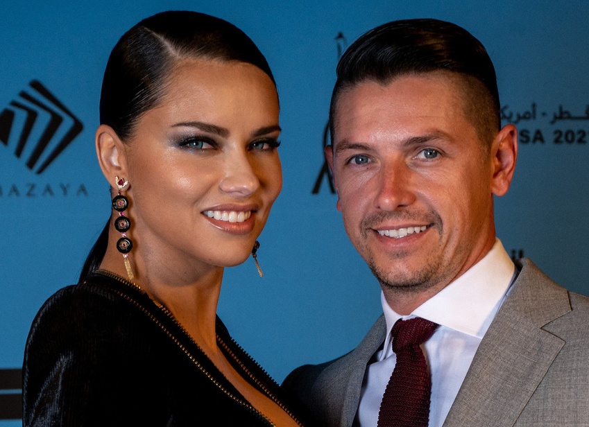 40-летняя Адриана Лима в трениках и растянутой футболке объявила о третьей беременности