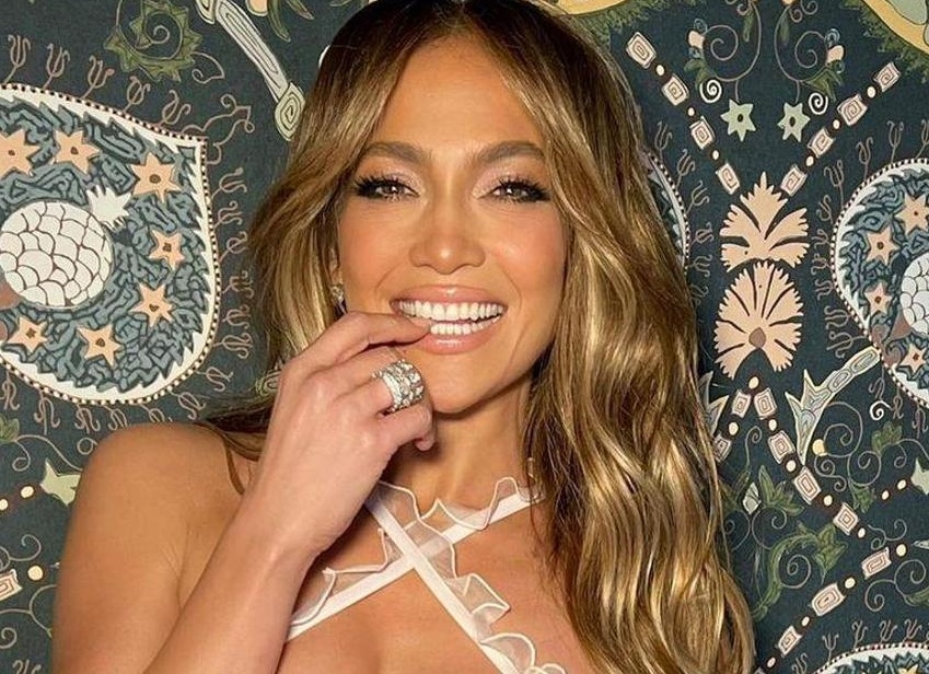 Шесть сексуальных образов Джей Ло из нового клипа никто не верит что ей 54